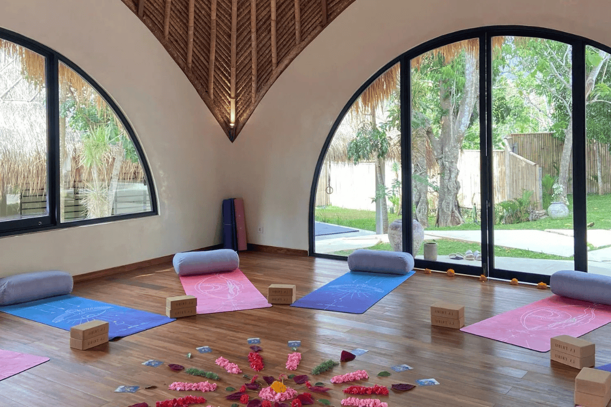La Tribu yoga classes bali uluwatu best practice